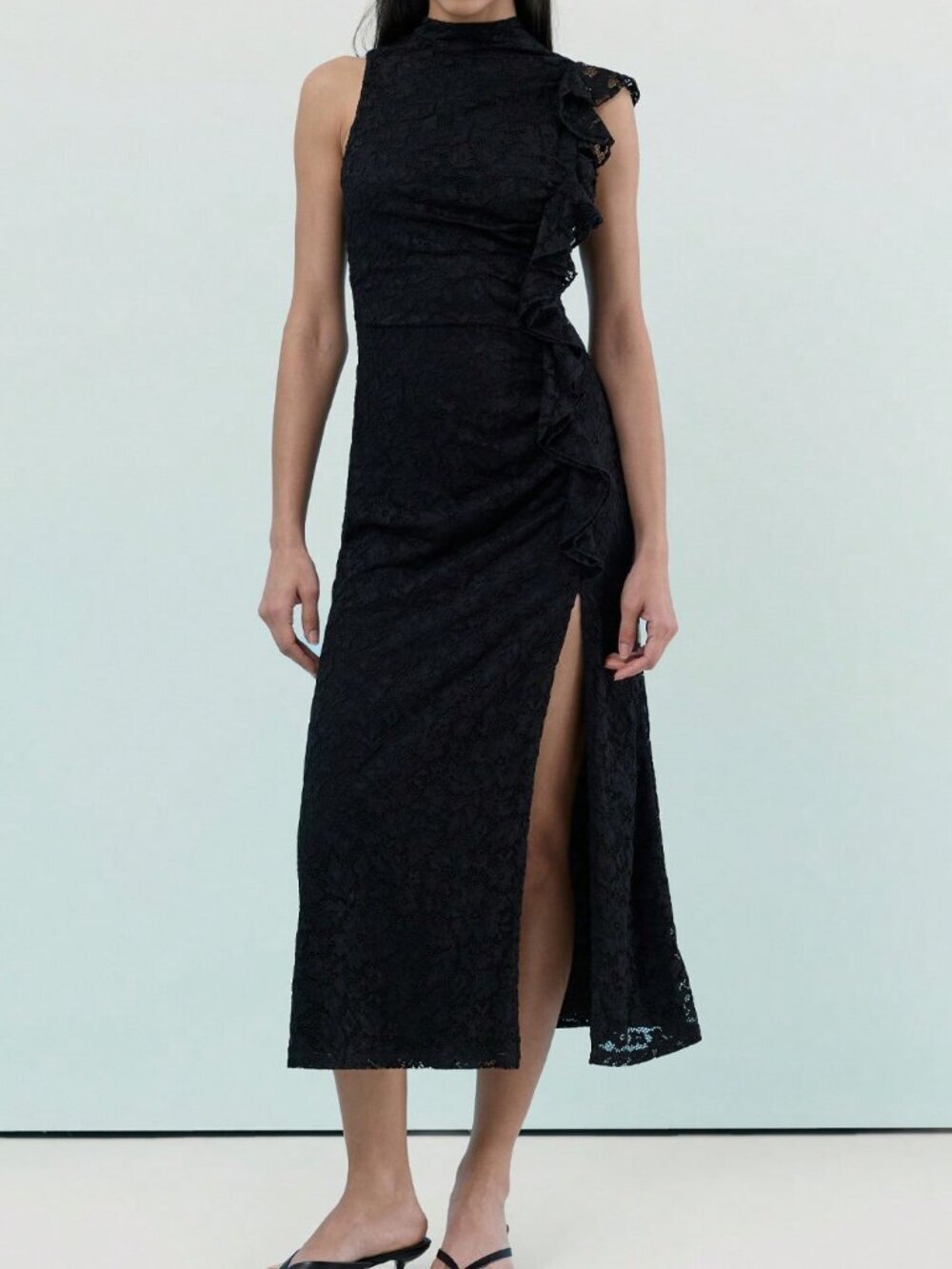 Black Elegant Women's Lace Long Dress With Side Ruching And High Slit